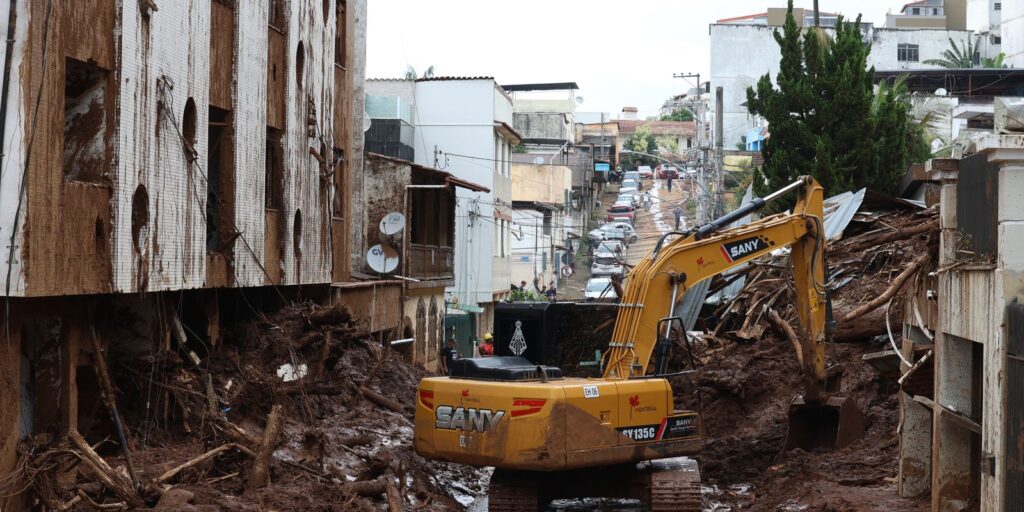 chuva:-inmet-emite-alerta-vermelho-para-regioes-norte-e-noroeste-de-mg
