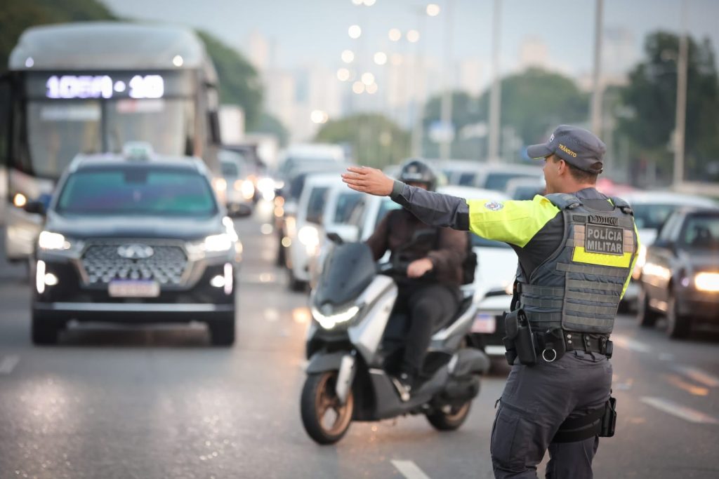 PM INTENSIFICA ABORDAGENS A MOTOCICLISTAS EM OPERAÇÃO CONTRA ROUBOS E FURTOS DE VEÍCULOS EM SP pm-intensifica-abordagens-a-motociclistas-em-operacao-contra-roubos-e-furtos-de-veiculos-em-sp