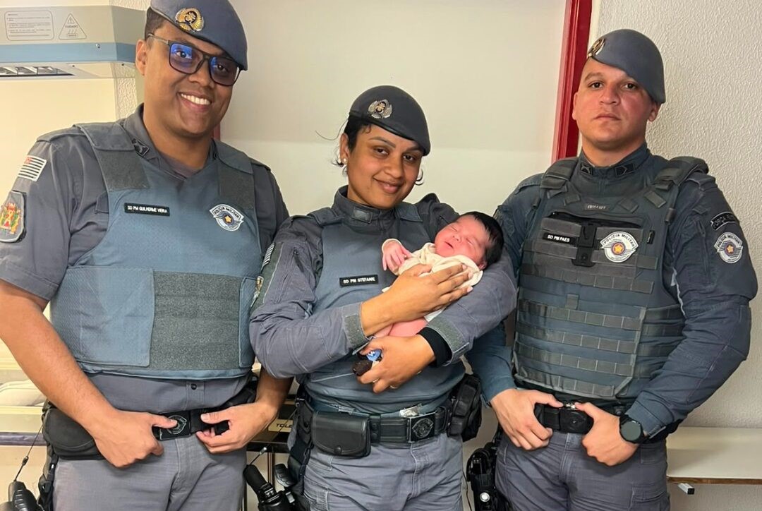 POLICIAIS MILITARES SOCORREM RECÉM-NASCIDO DE SETE DIAS APÓS ENGASGO NA ZONA LESTE DE SP