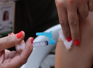 rio-vai-ampliar-faixa-etaria-para-vacinacao-da-dengue-para-16-anos